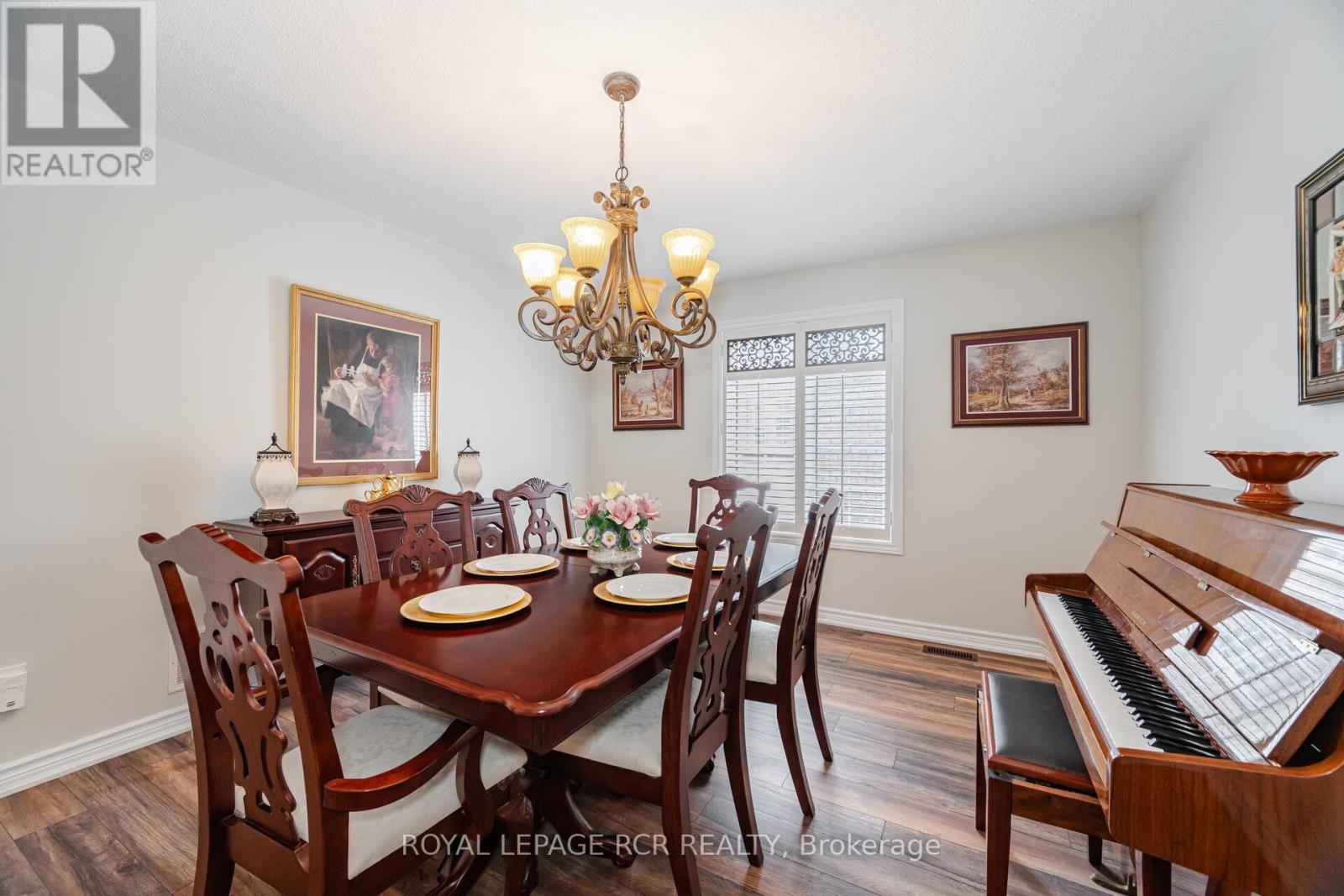 Photo 7 of 21 Seashell Place, Brampton ON