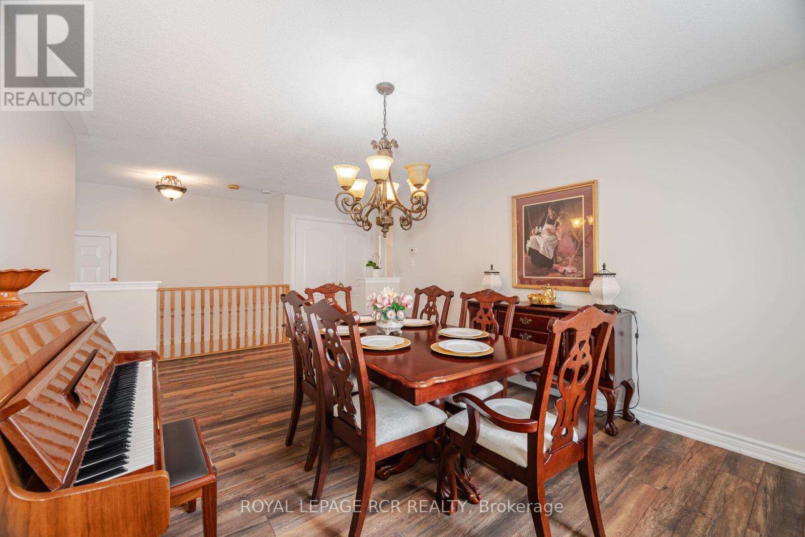 Photo 8 of 21 Seashell Place, Brampton ON