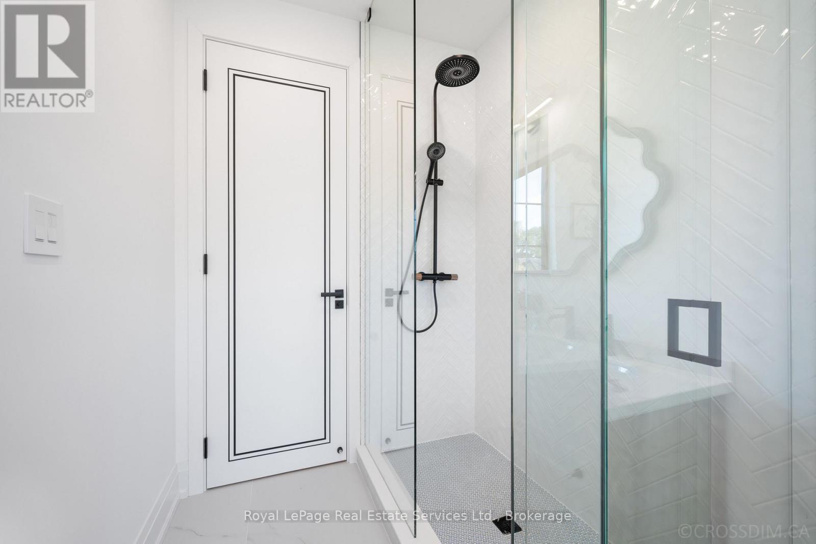 Photo 33 of 480 Scarsdale Crescent, Oakville ON