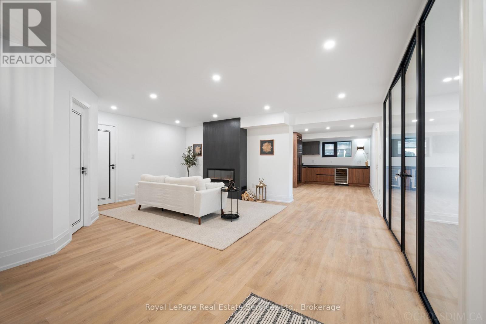 Photo 36 of 480 Scarsdale Crescent, Oakville ON