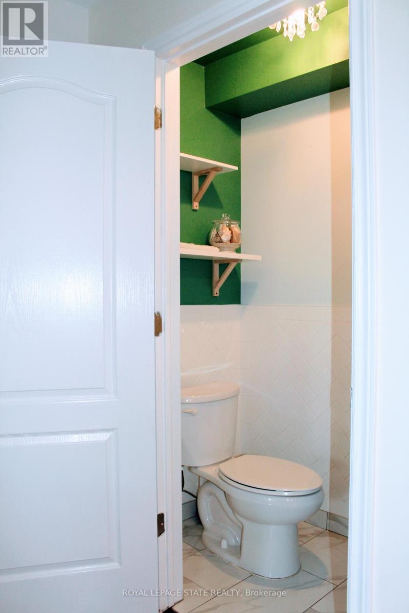 Photo 15 of 133 Chilton Drive, Hamilton ON