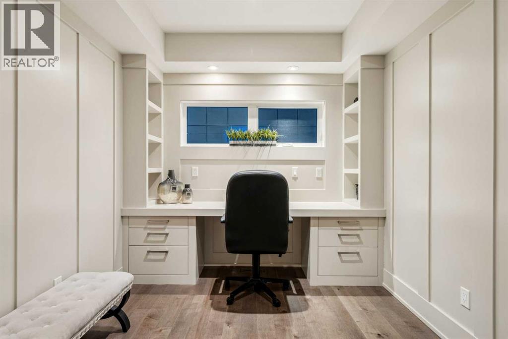 Photo 7 of 625 Britannia Drive Sw, Calgary AB
