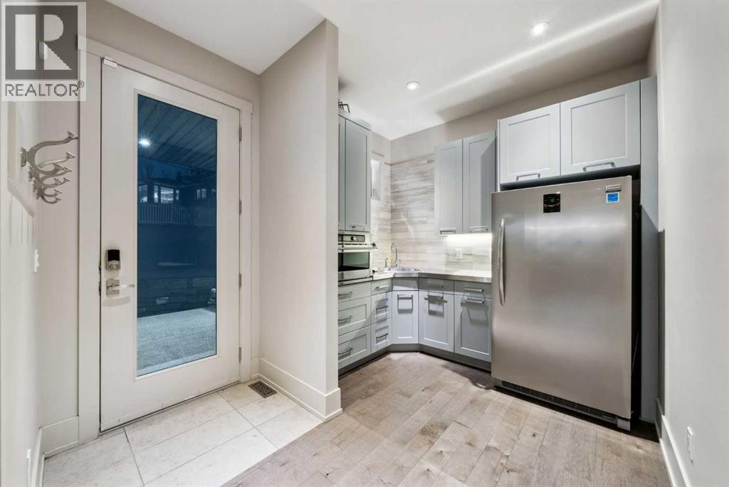 Photo 6 of 625 Britannia Drive Sw, Calgary AB