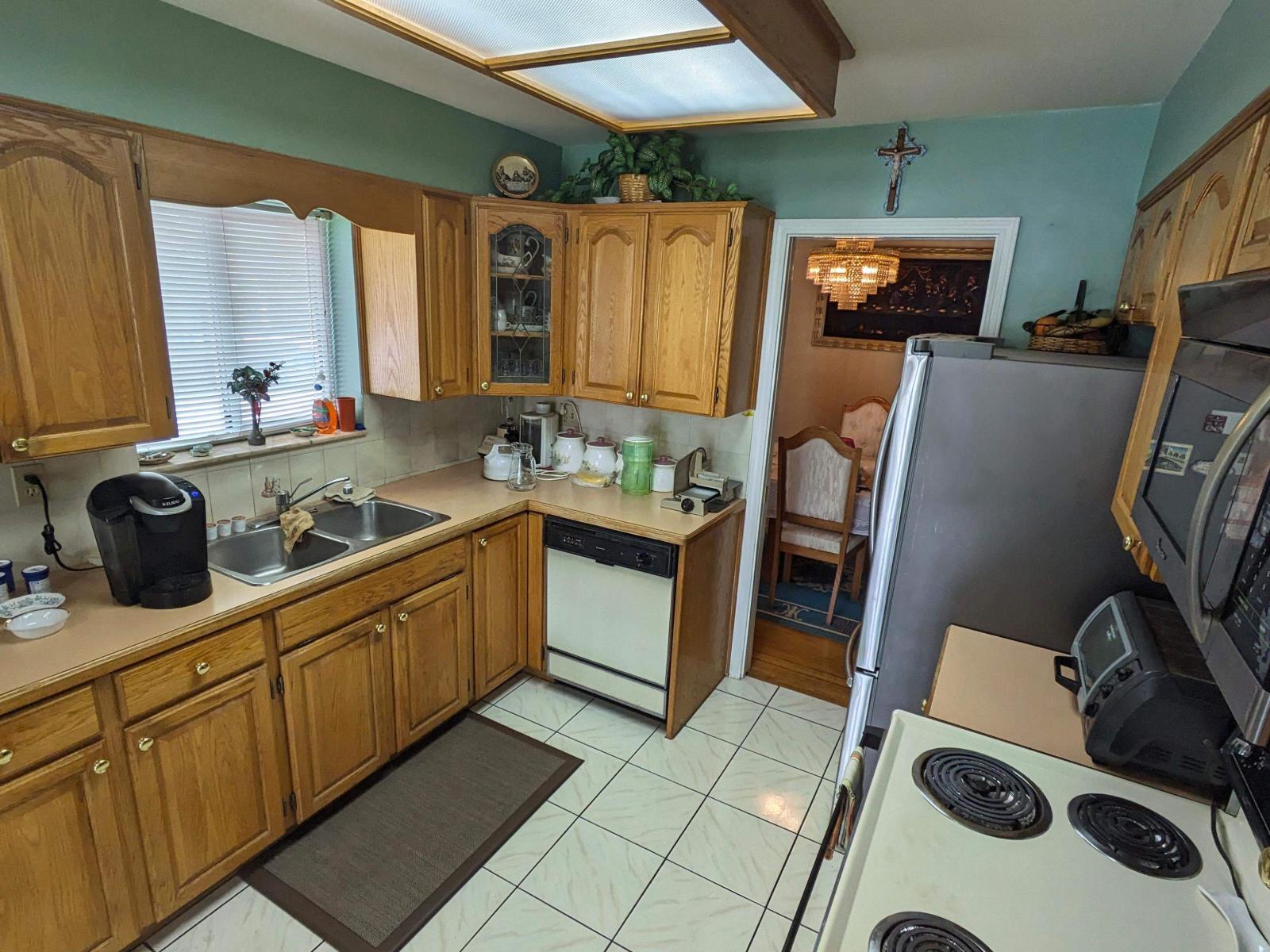 Photo 4 of 13858 Brentwood Crescent, Surrey BC