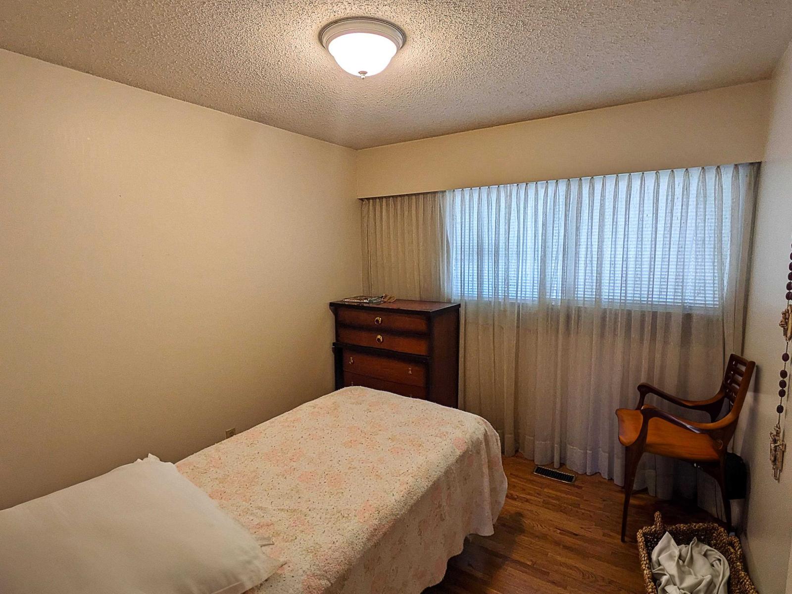 Photo 6 of 13858 Brentwood Crescent, Surrey BC