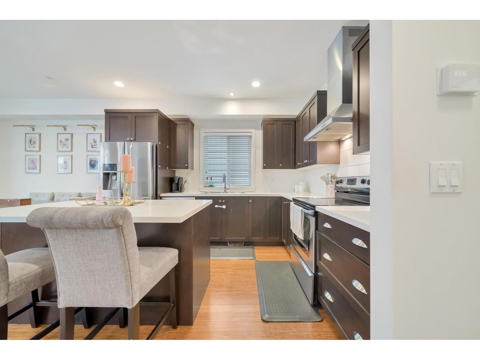 Photo 8 of 19239 69 A Avenue, Surrey BC