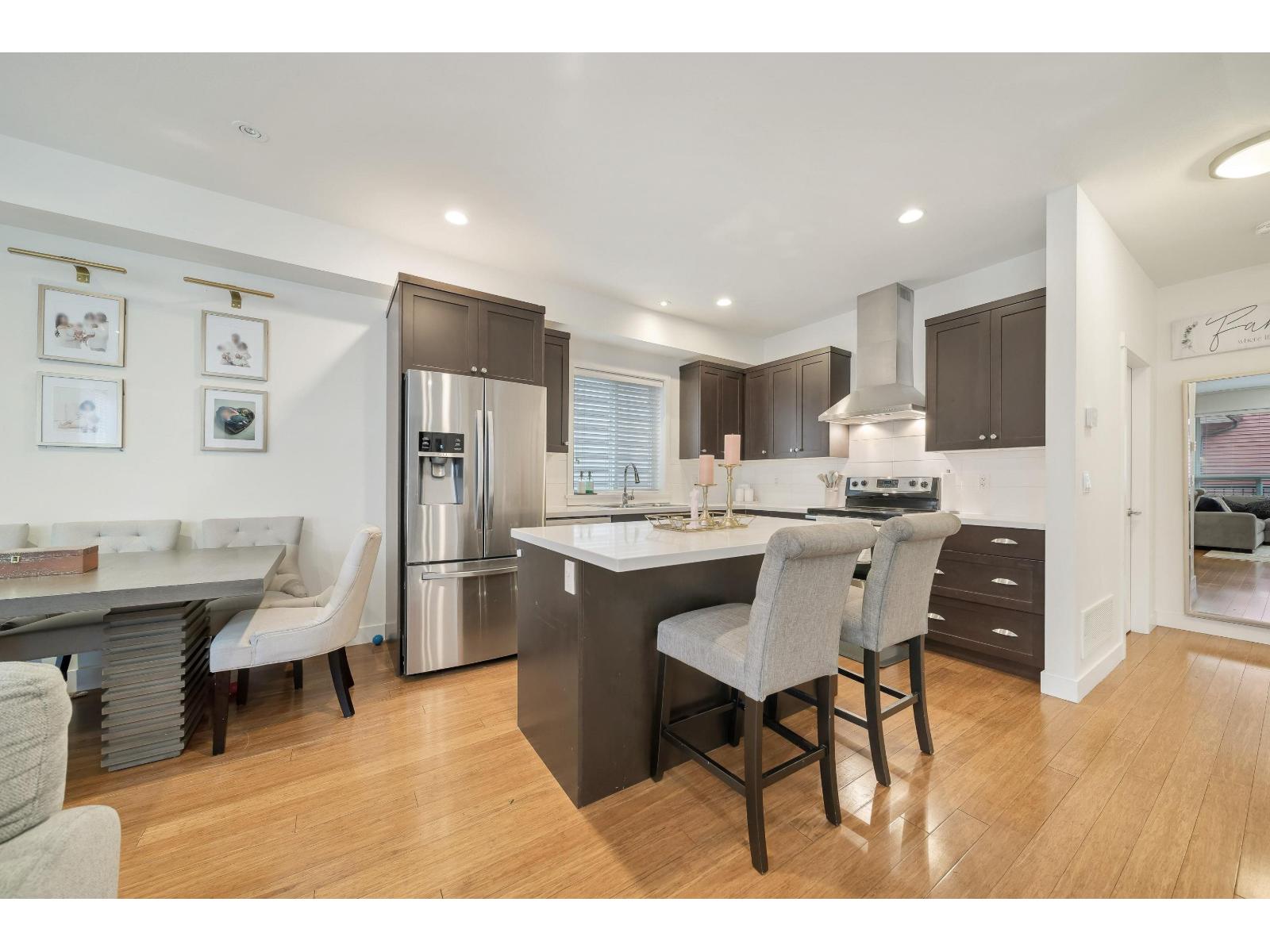 Photo 5 of 19239 69 A Avenue, Surrey BC