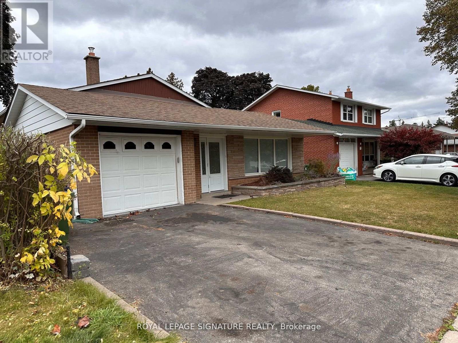 Photo 1 of 10 Marlbank Road, Toronto ON