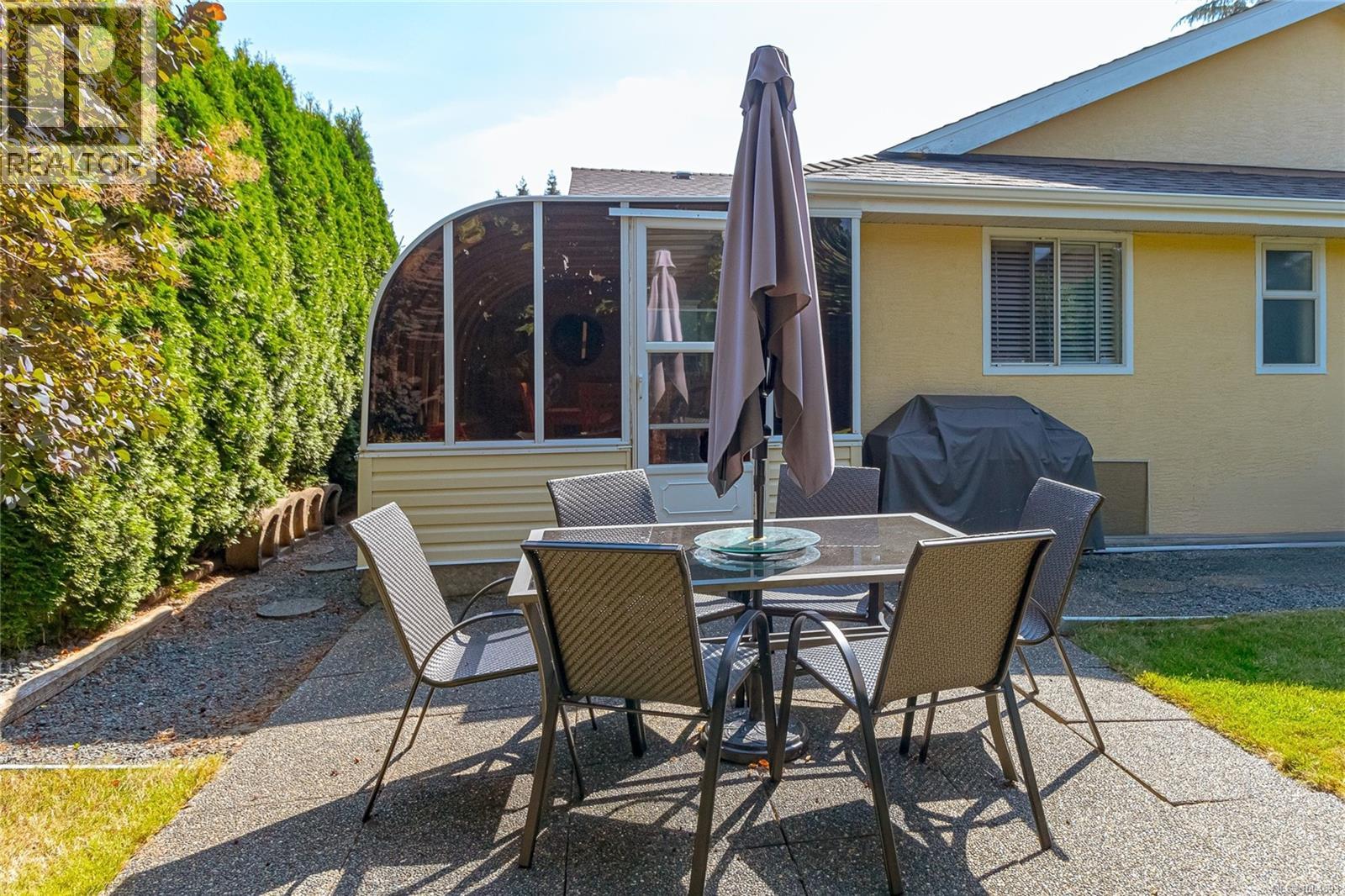 1163 Wellington Dr, Qualicum Beach