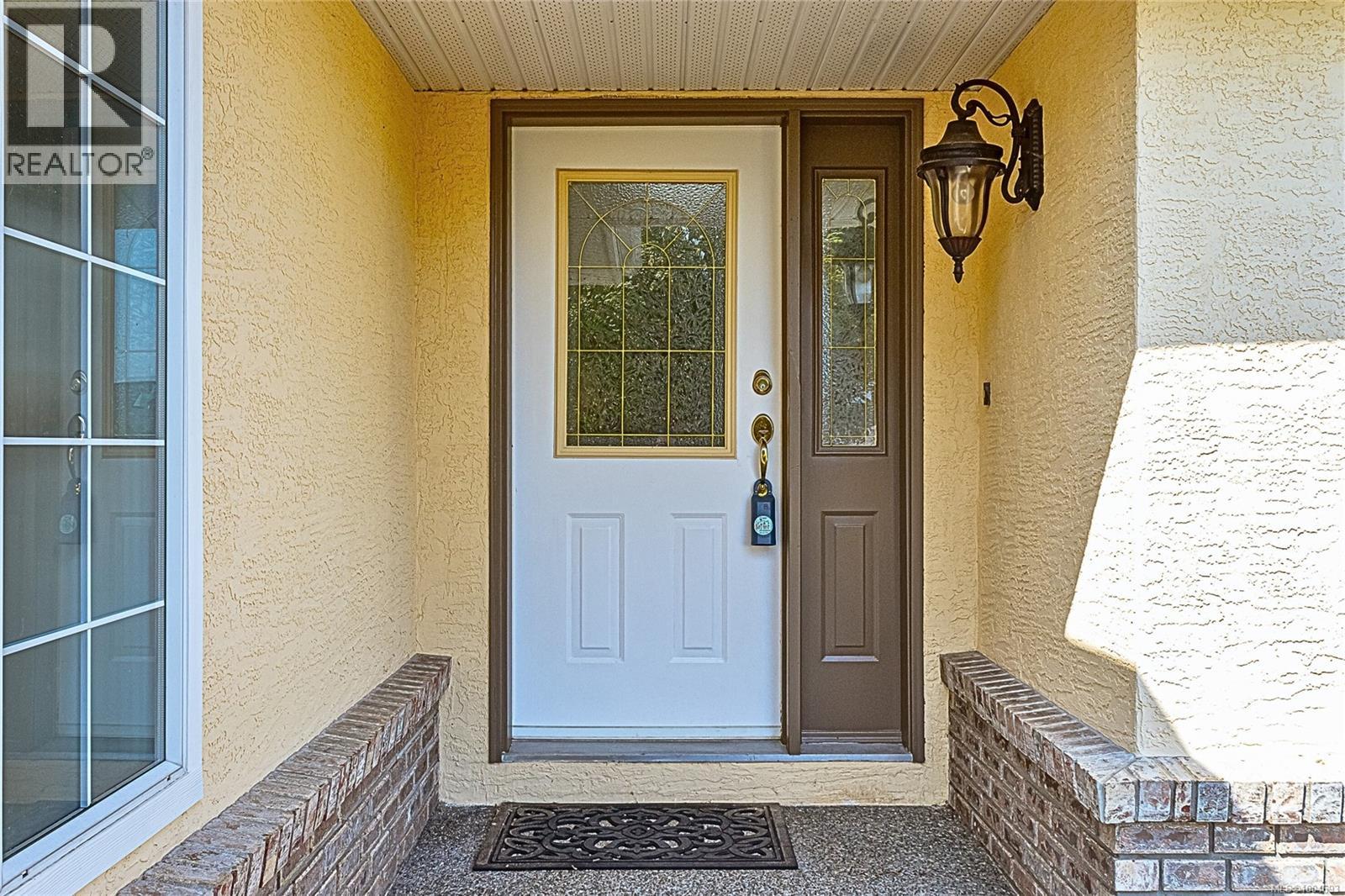1163 Wellington Dr, Qualicum Beach
