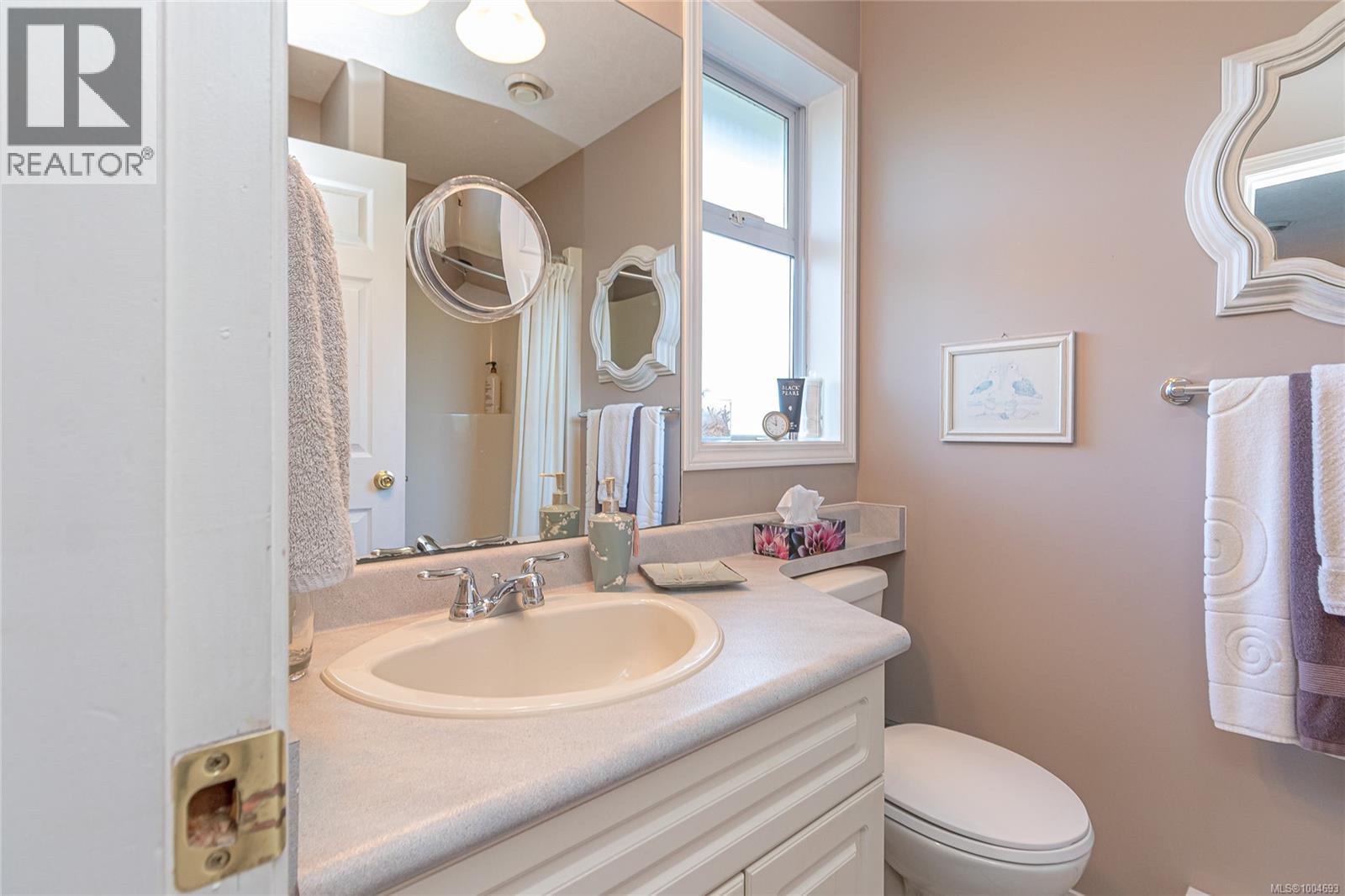 1163 Wellington Dr, Qualicum Beach