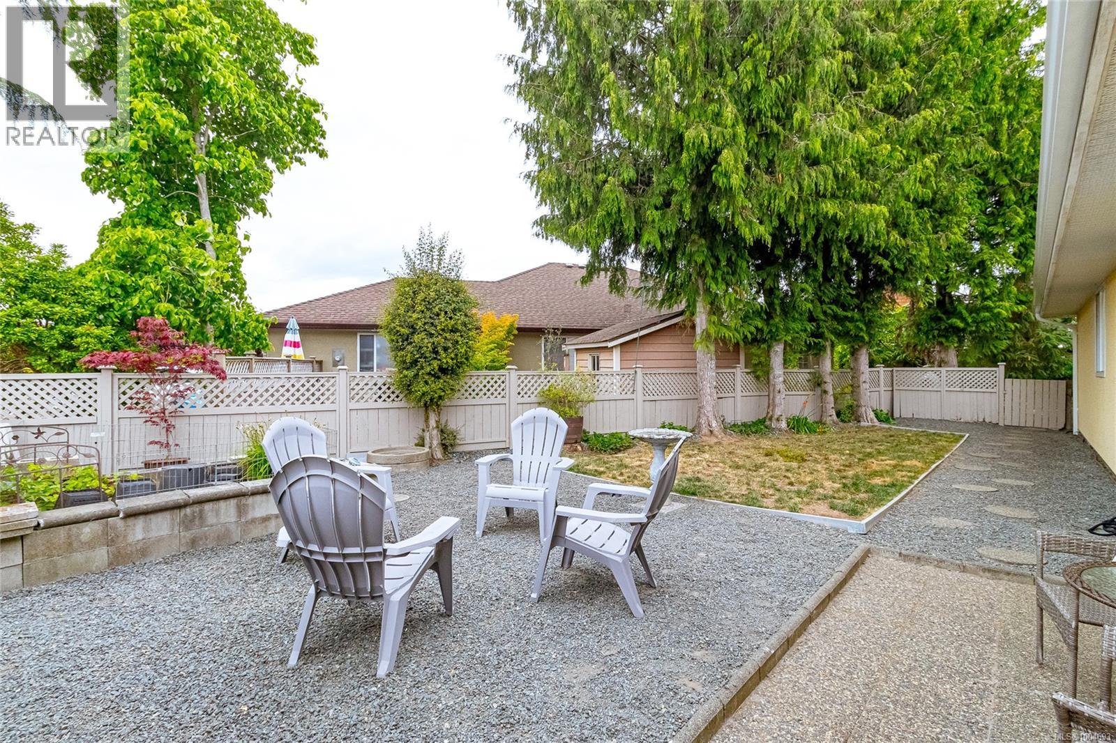1163 Wellington Dr, Qualicum Beach