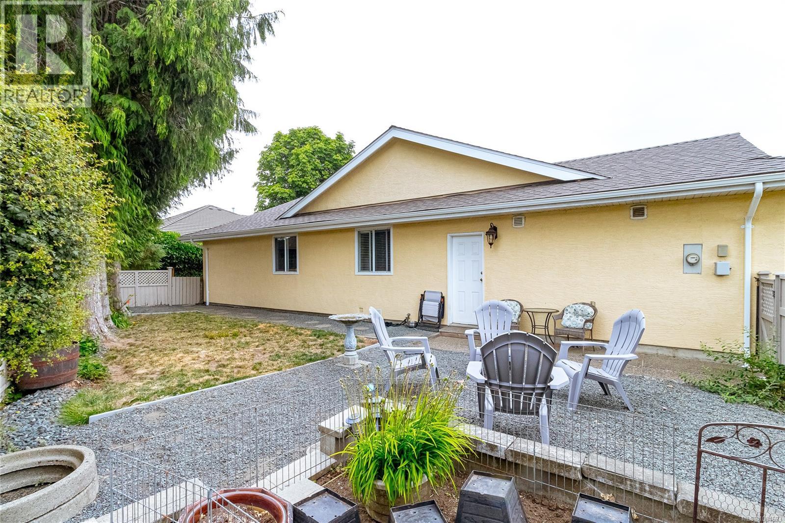 1163 Wellington Dr, Qualicum Beach