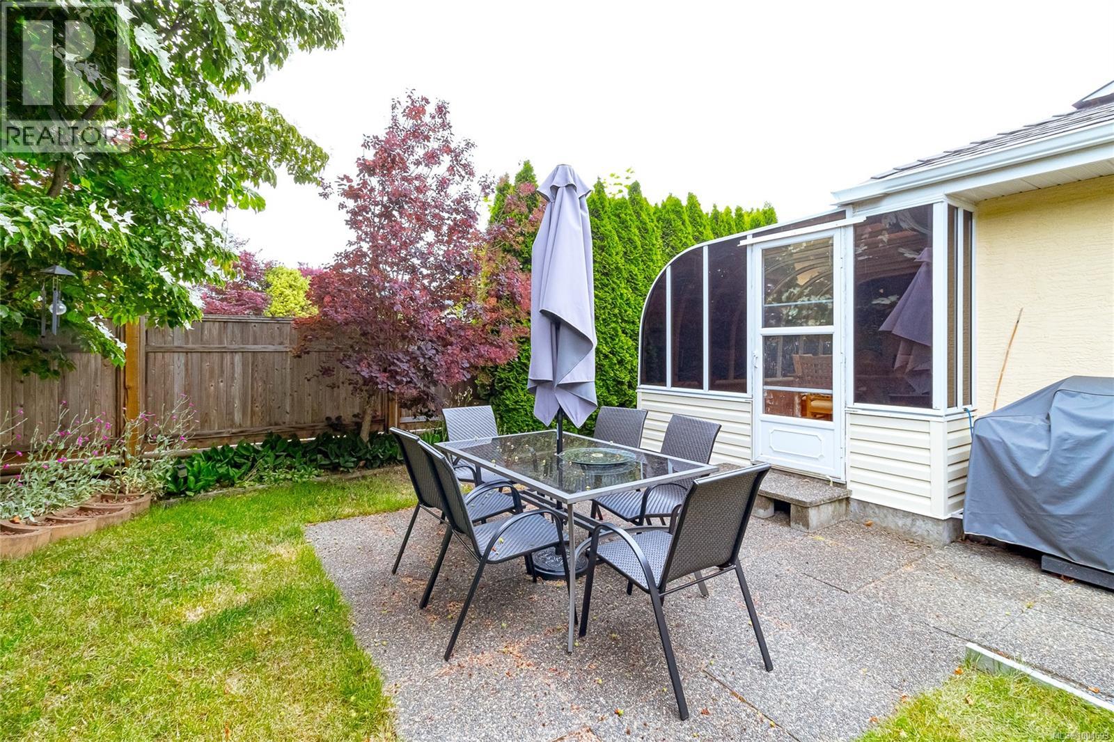 1163 Wellington Dr, Qualicum Beach