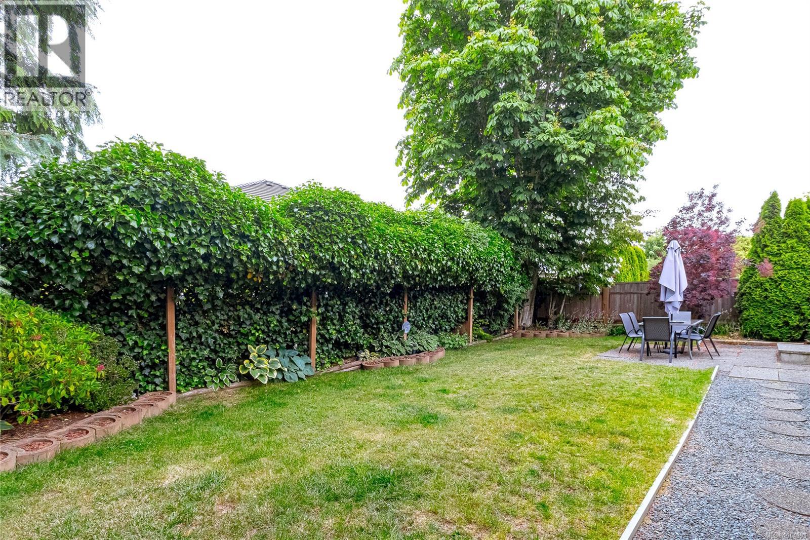 1163 Wellington Dr, Qualicum Beach