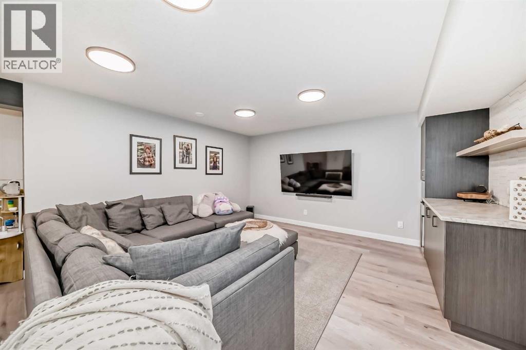 100 Sundown Grove, Cochrane