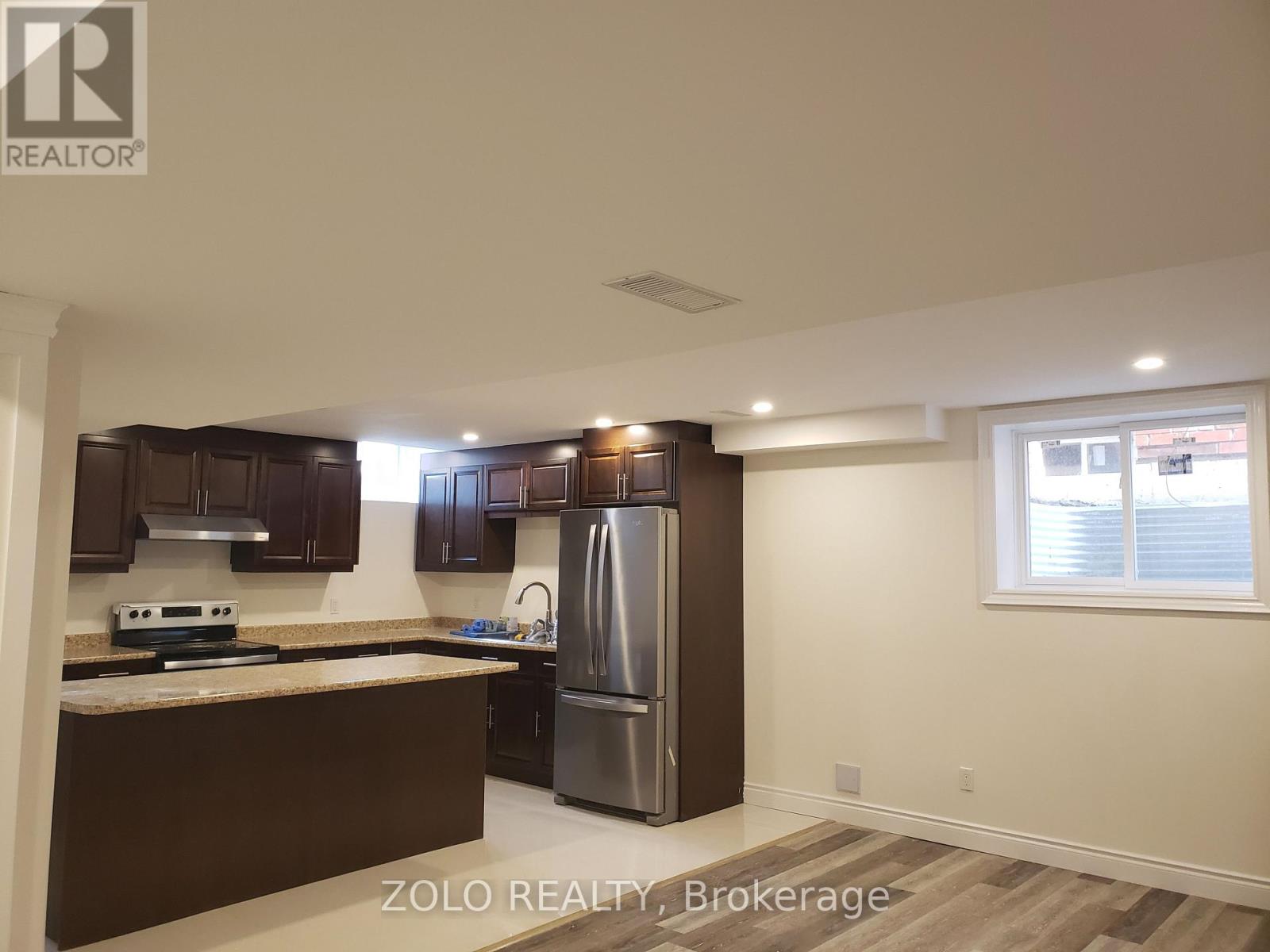 Photo 3 of Lower 58 Gibson Circle, Bradford West Gwillimbury ON