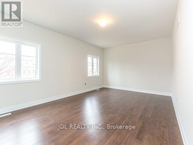 Photo 8 of 681 Mcgregor Farm Trail, Newmarket ON