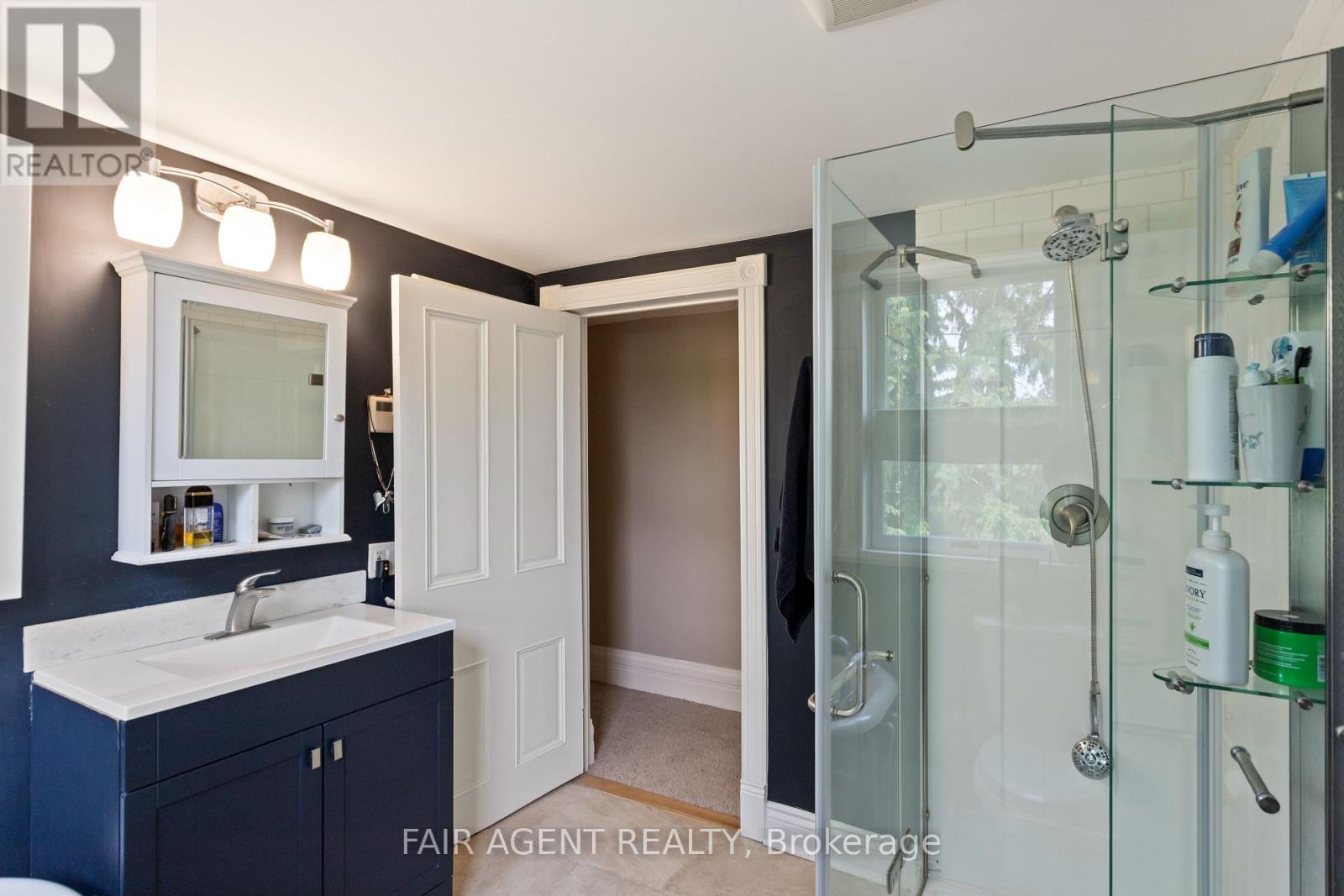 Photo 32 of 26 Daly Avenue, Stratford ON