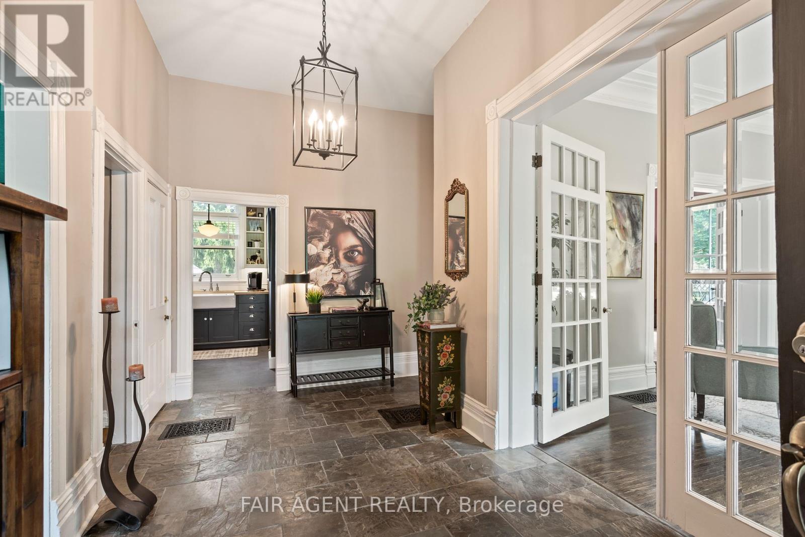 Photo 9 of 26 Daly Avenue, Stratford ON