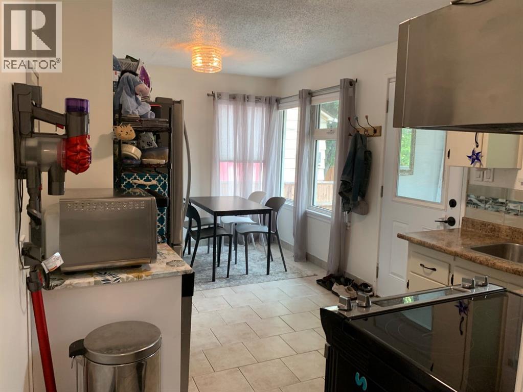 Photo 10 of 1413 10 Avenue S, Lethbridge AB