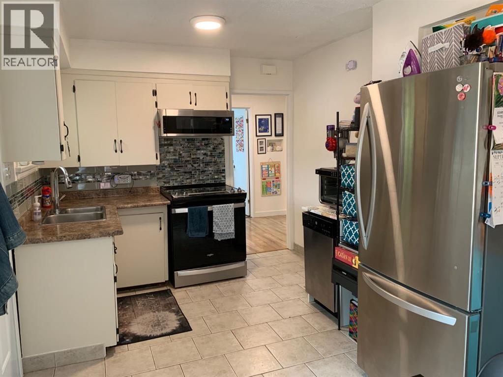 Photo 13 of 1413 10 Avenue S, Lethbridge AB