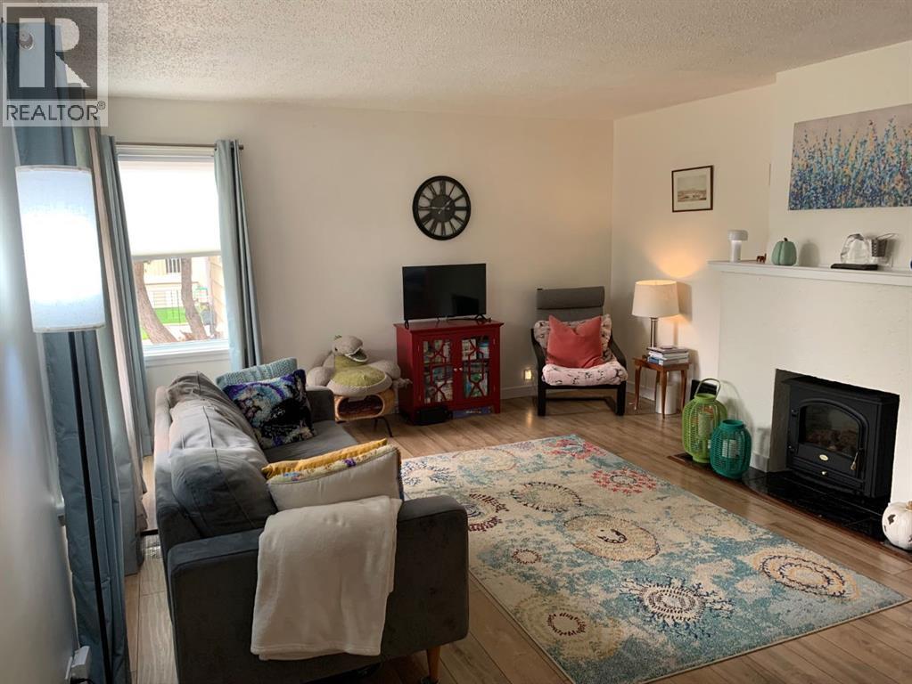 Photo 3 of 1413 10 Avenue S, Lethbridge AB