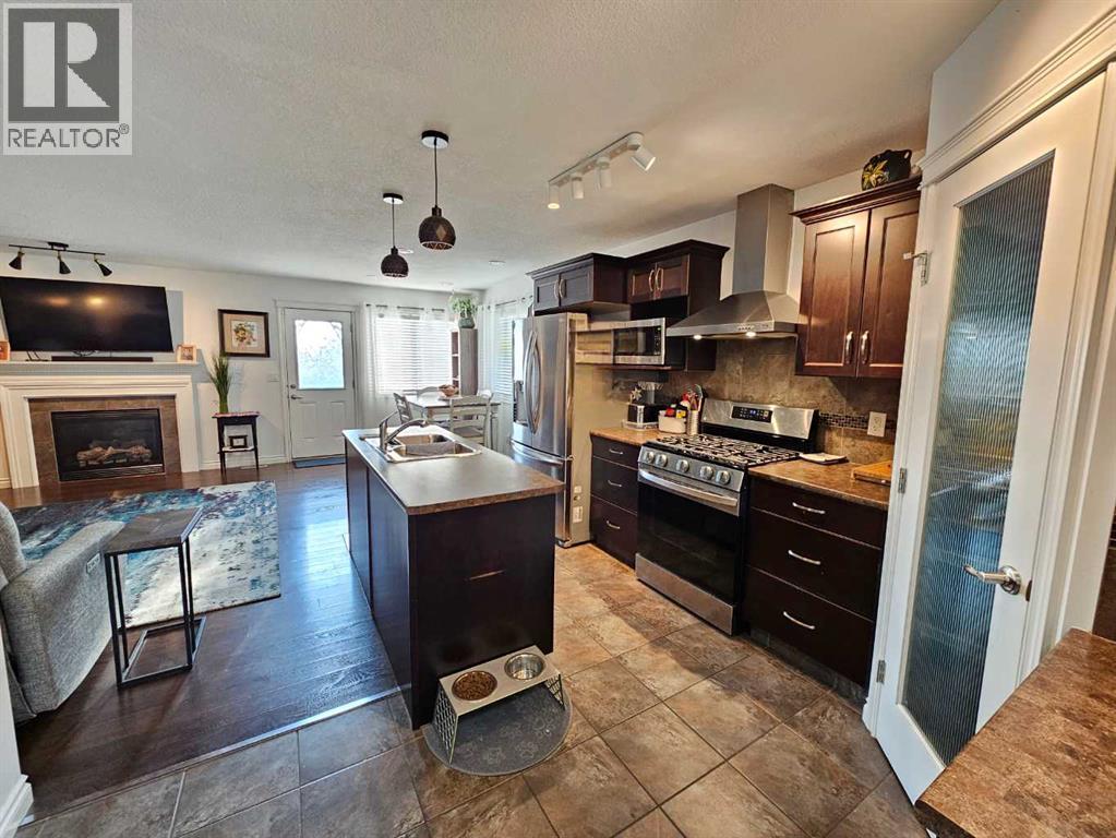 Photo 3 of 7417 112 Street, Grande Prairie AB