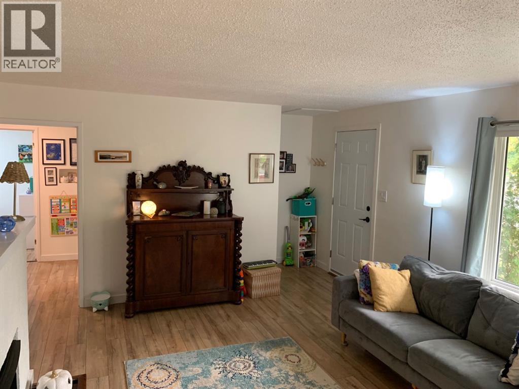Photo 4 of 1413 10 Avenue S, Lethbridge AB
