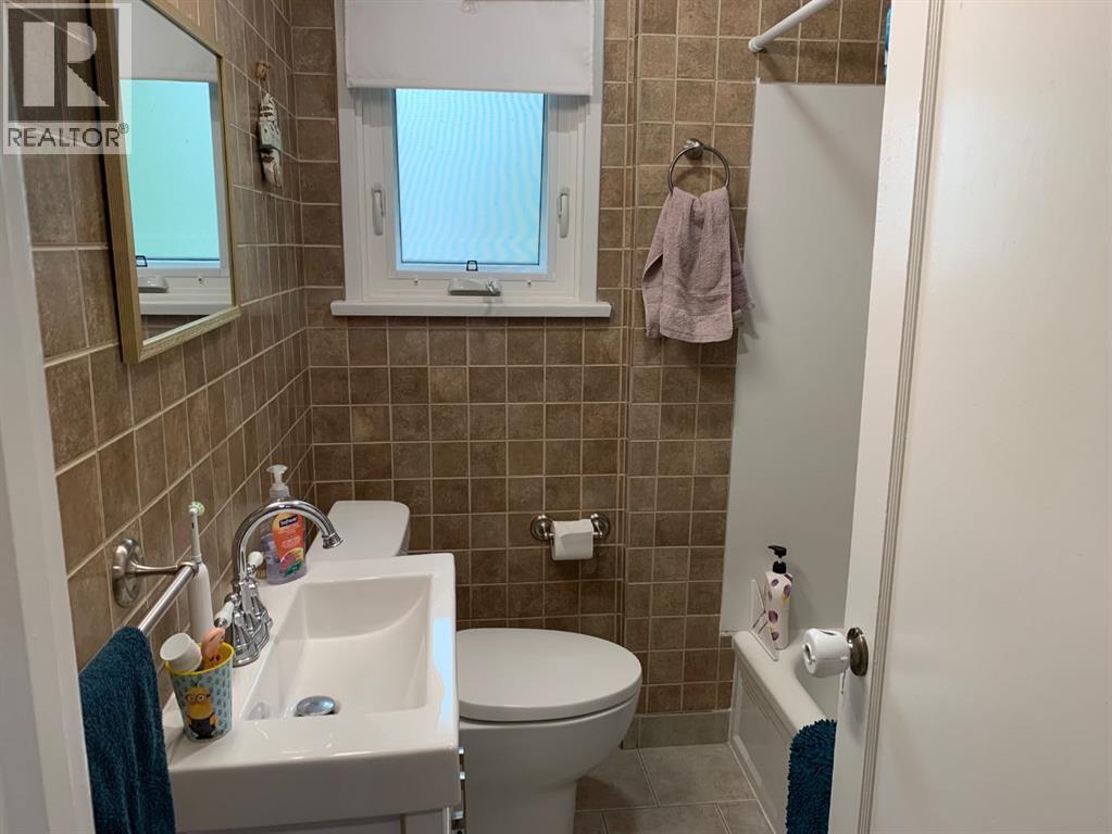 Photo 9 of 1413 10 Avenue S, Lethbridge AB