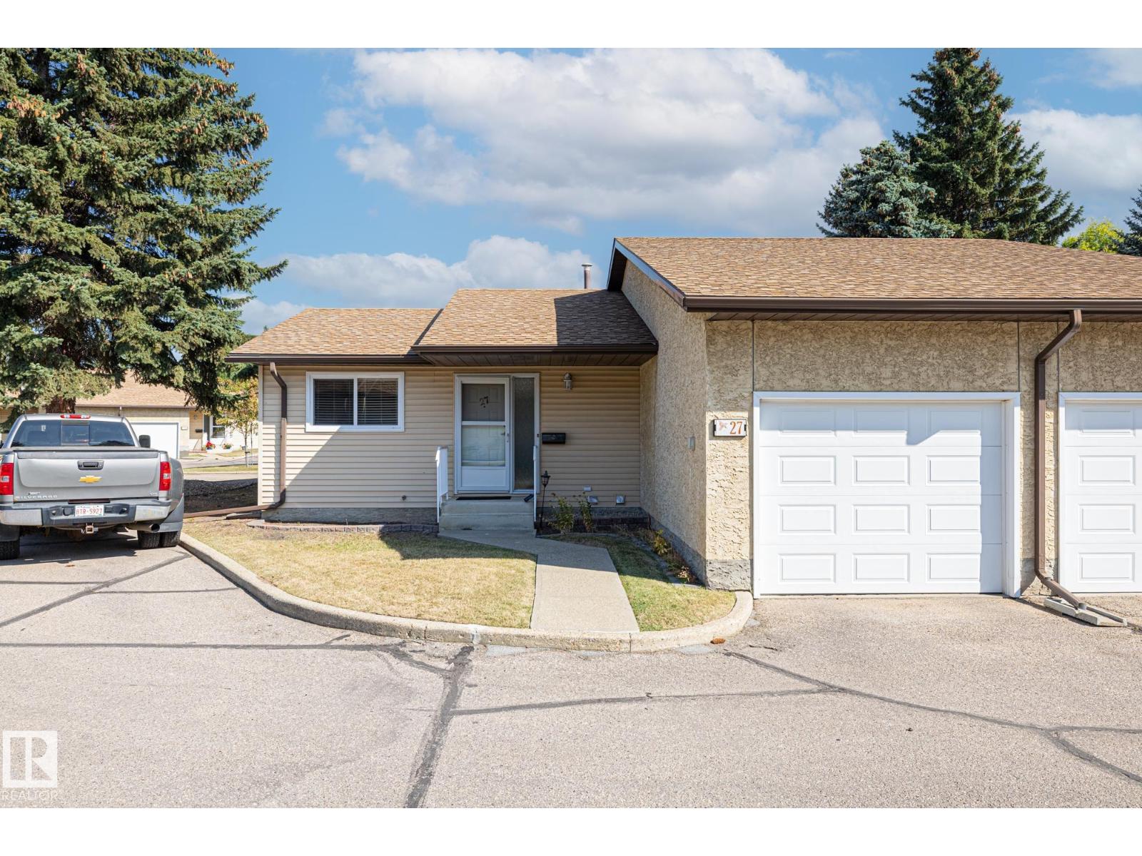 Photo 1 of 27 Pineview Horizon Vg, St Albert AB