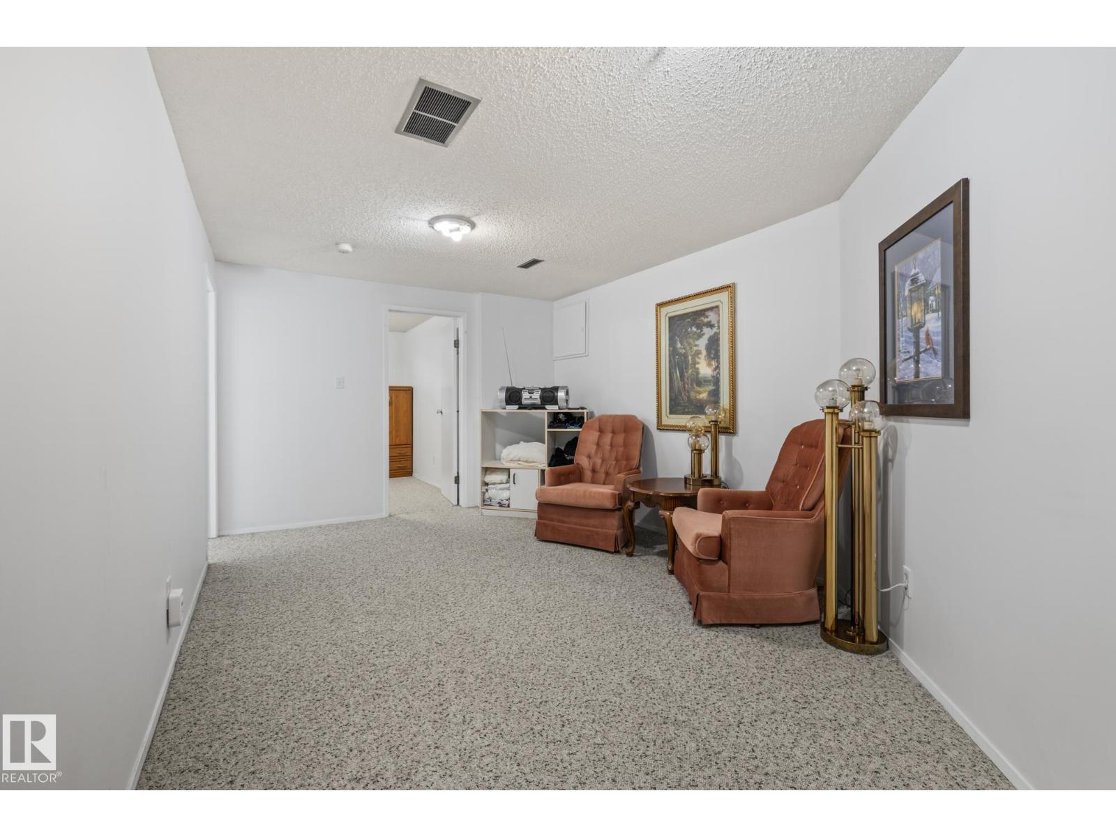 Photo 23 of 27 Pineview Horizon Vg, St Albert AB