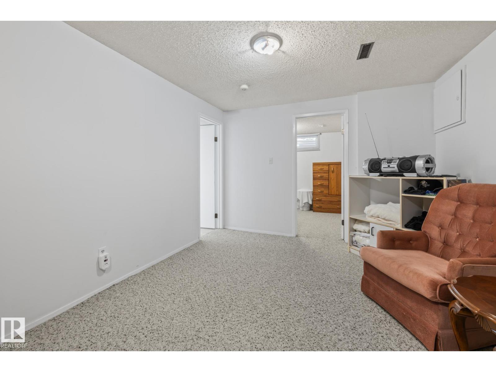 Photo 24 of 27 Pineview Horizon Vg, St Albert AB