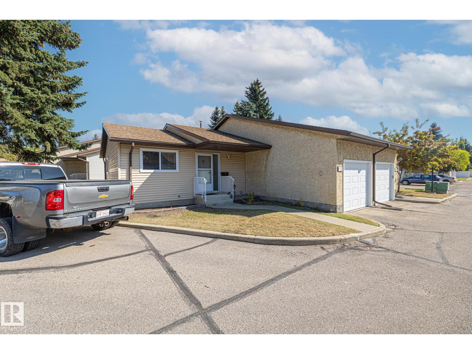 Photo 35 of 27 Pineview Horizon Vg, St Albert AB
