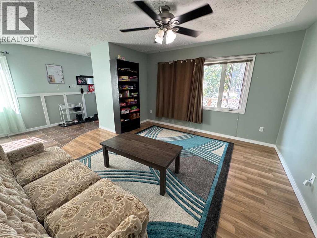 Photo 5 of 923 8 Street N, Lethbridge AB