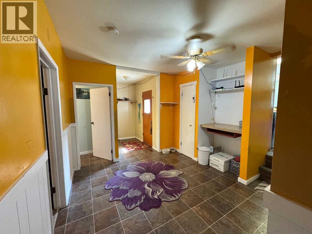 Photo 11 of 923 8 Street N, Lethbridge AB