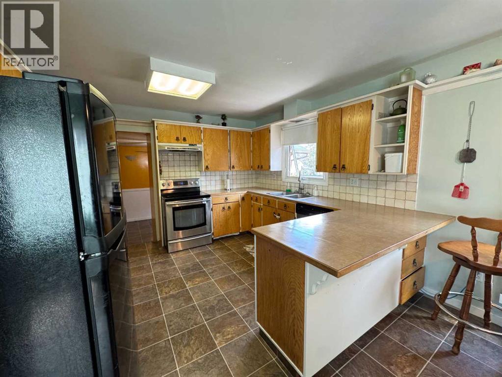 Photo 7 of 923 8 Street N, Lethbridge AB