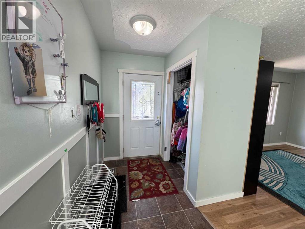 Photo 3 of 923 8 Street N, Lethbridge AB