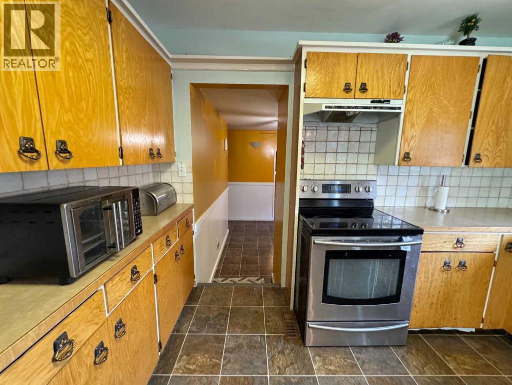 Photo 8 of 923 8 Street N, Lethbridge AB