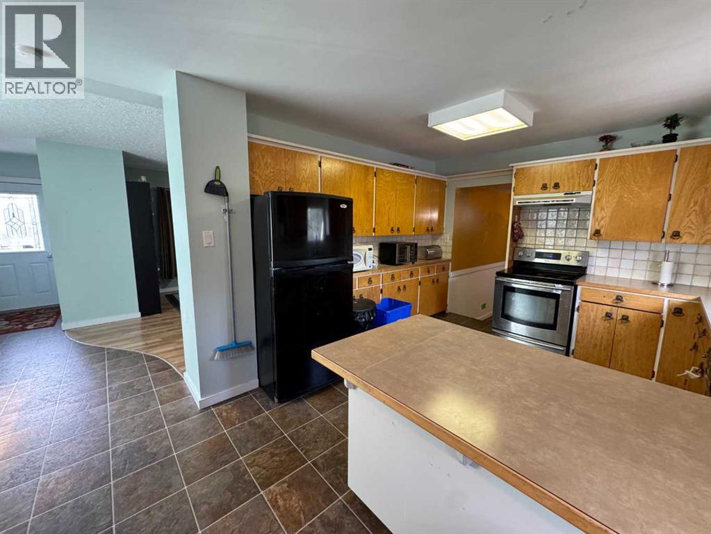 Photo 9 of 923 8 Street N, Lethbridge AB