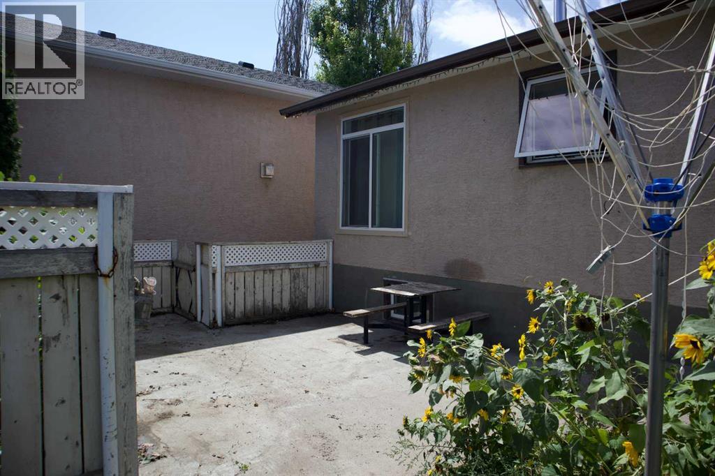 Photo 33 of 923 8 Street N, Lethbridge AB