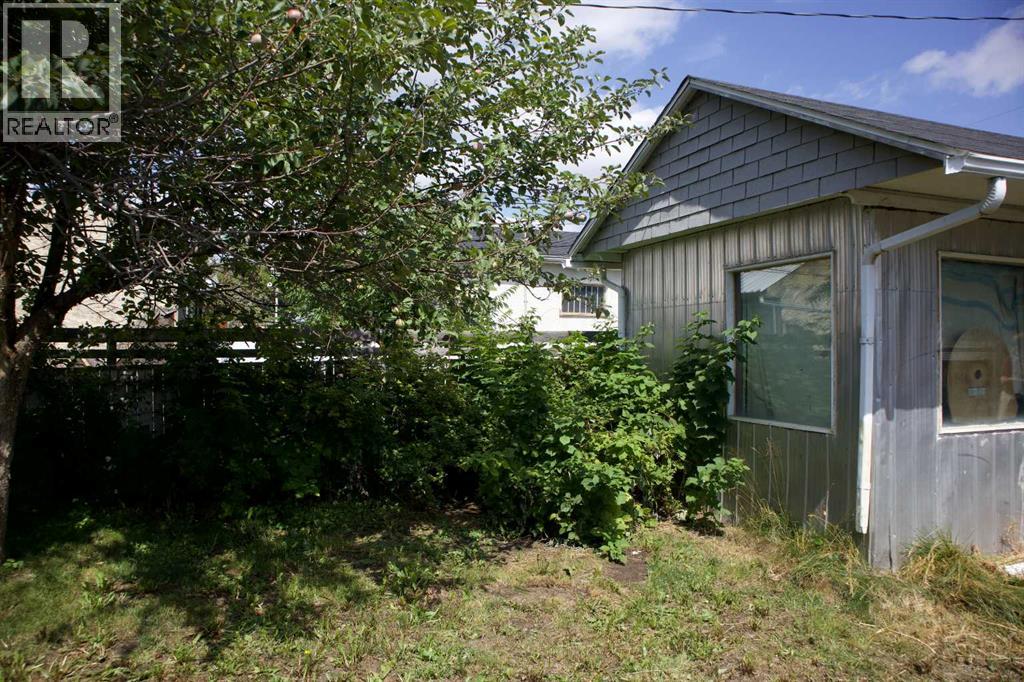 Photo 35 of 923 8 Street N, Lethbridge AB