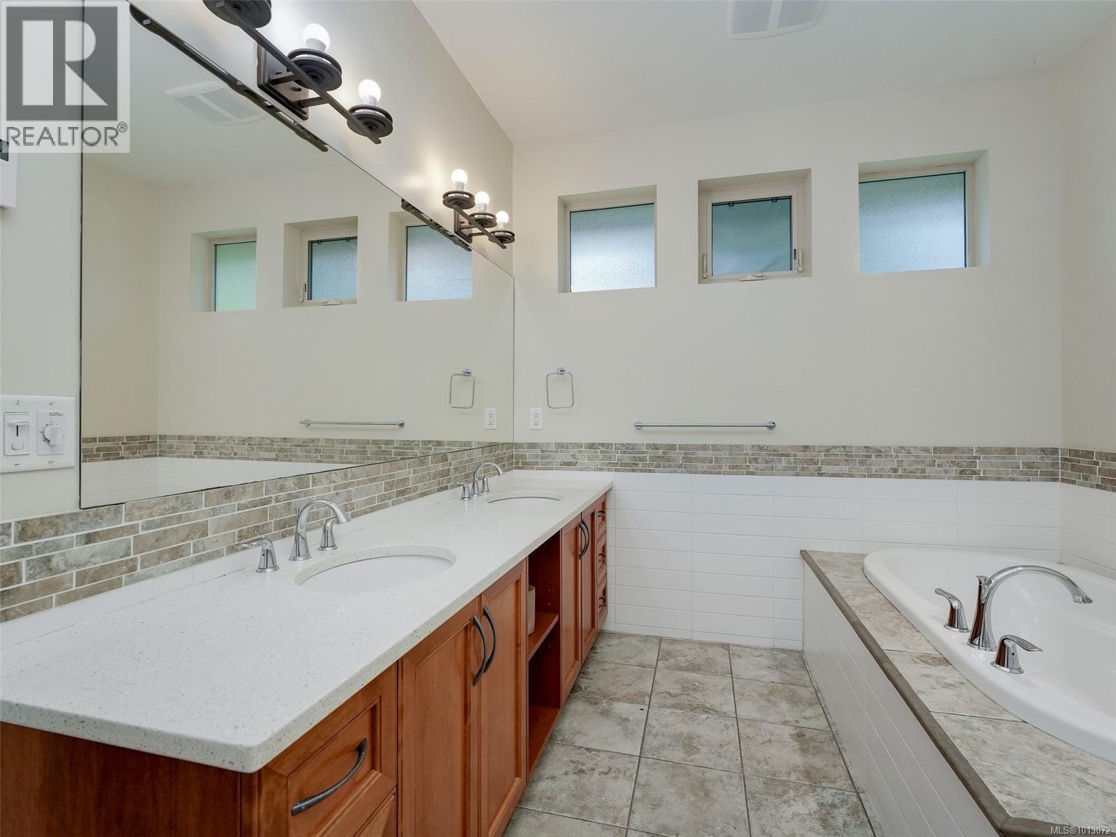 1266 Oceanwood Lane, Saanich