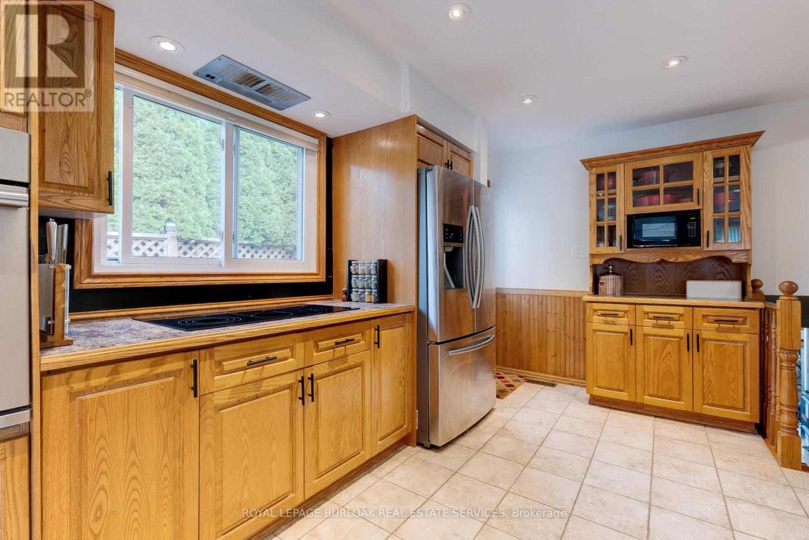 Photo 11 of 3500 Rockwood Drive, Burlington ON