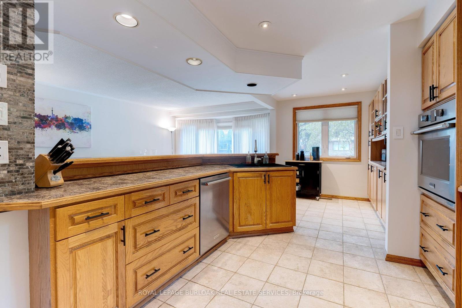 Photo 13 of 3500 Rockwood Drive, Burlington ON