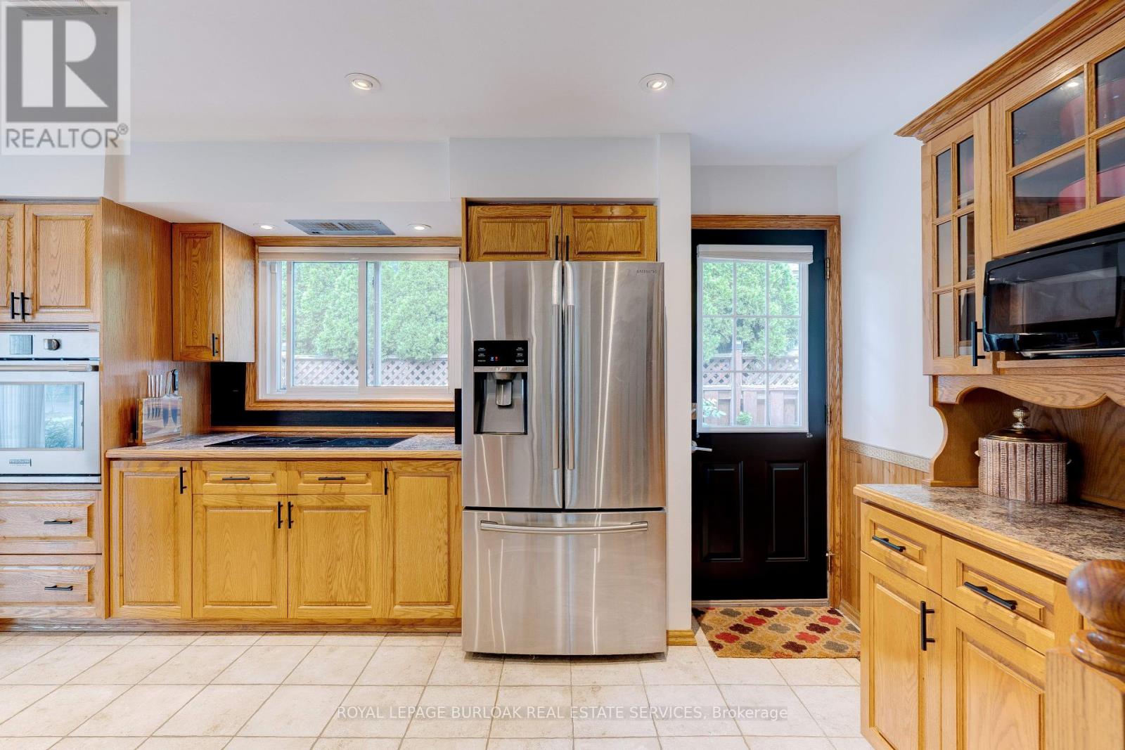 Photo 15 of 3500 Rockwood Drive, Burlington ON