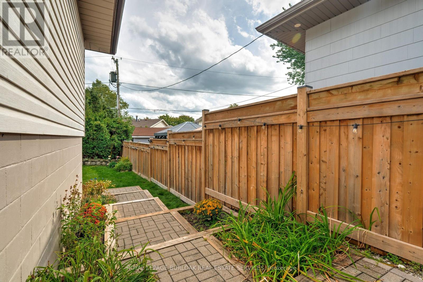 Photo 36 of 3500 Rockwood Drive, Burlington ON