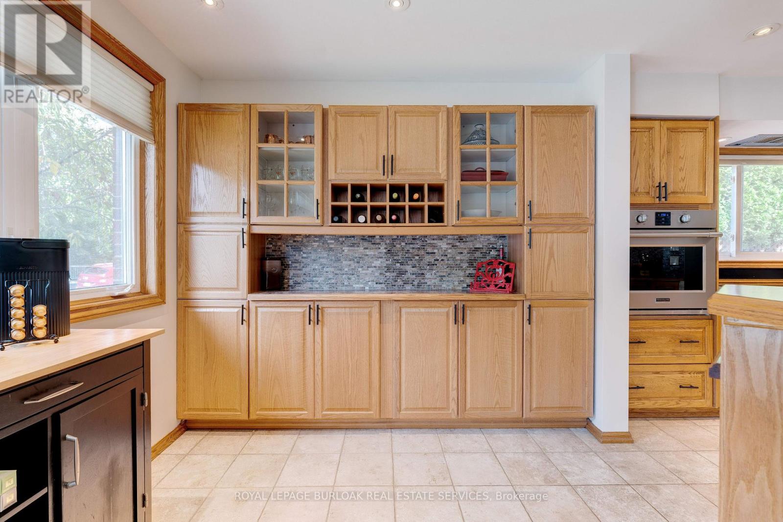 Photo 8 of 3500 Rockwood Drive, Burlington ON
