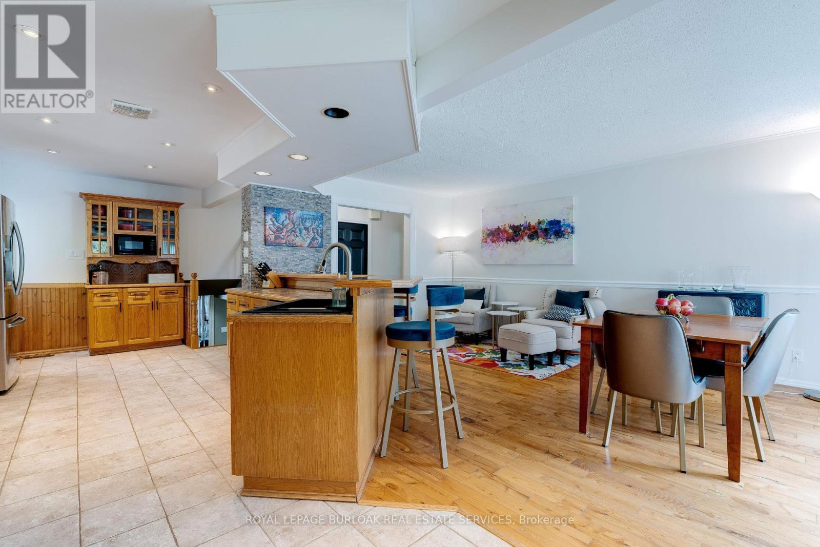 Photo 9 of 3500 Rockwood Drive, Burlington ON