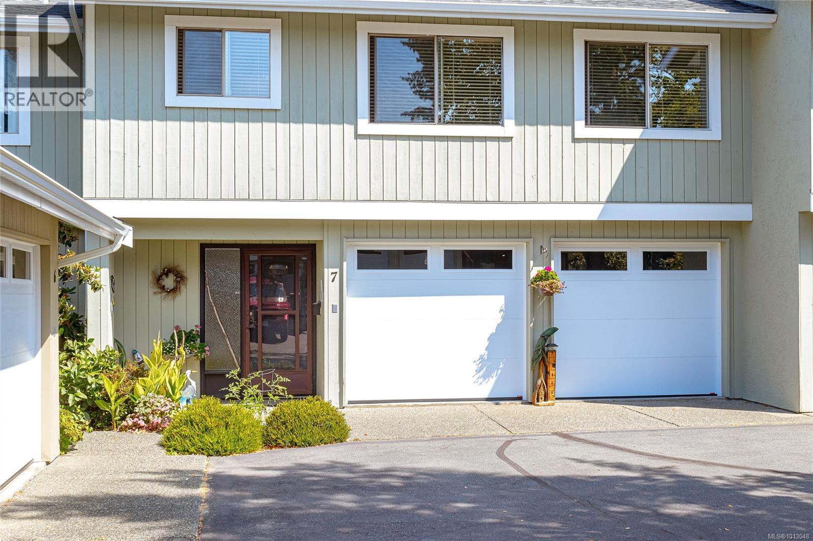 7 2020 White Birch Rd, Sidney